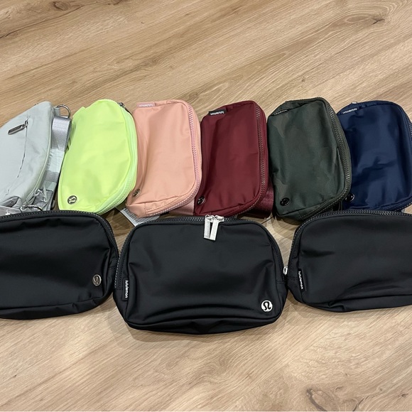 🍷 Lululemon Everywhere Belt Bag in Red Merlot colour - NWT - Picture 3 of 3